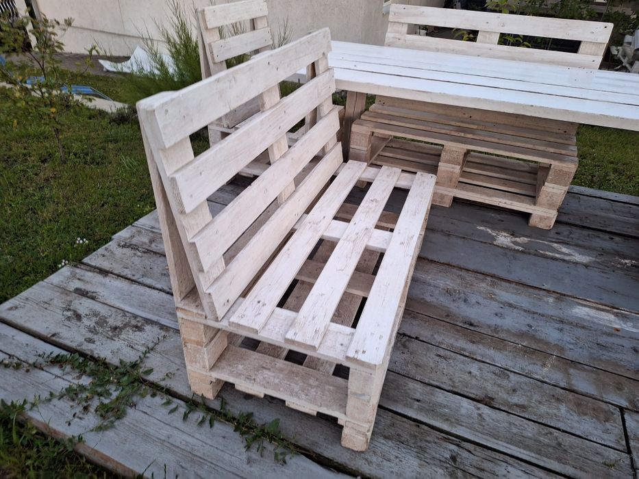 Меблі з піддонів,