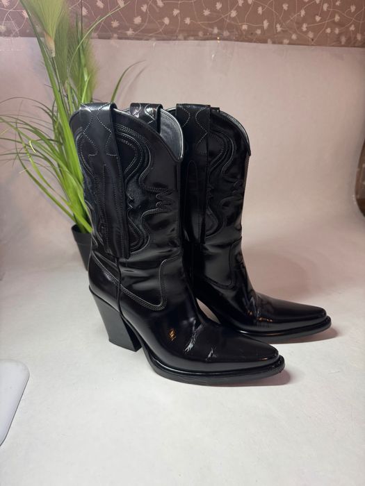 Продам оригинальные сапоги казаки Diesel 37 размер . Состояние новых