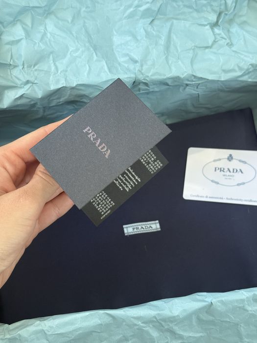 білі босоніжки Prada