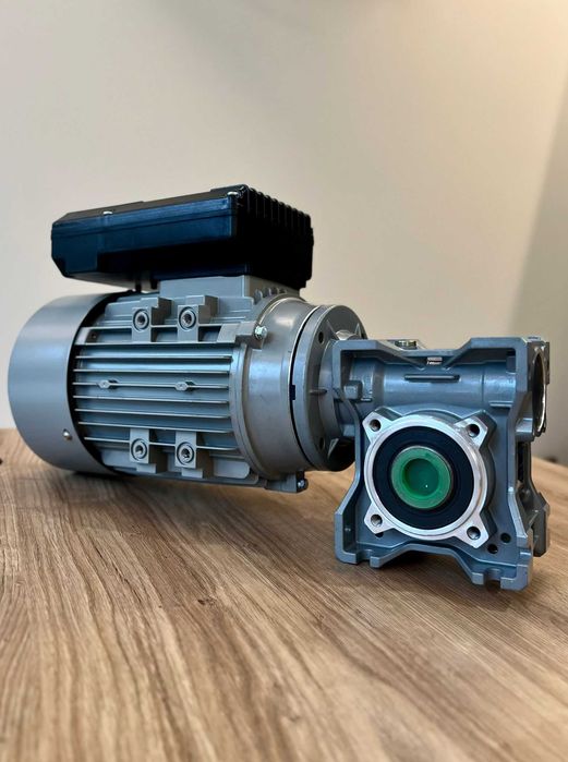 Napęd jednofazowy do maszynki alfa 22: 93/obr, 370W, 230V motoreduktor