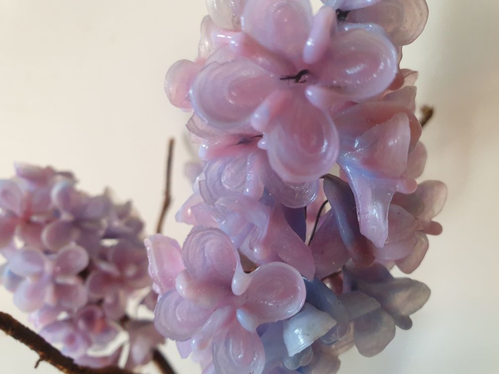 Linda pequena árvore de lilac vintage em vidro artístico