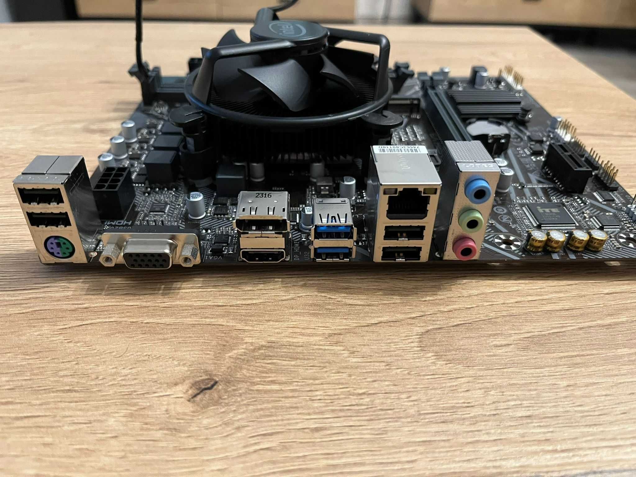 Płyta główna Gigabyte i procesor Intel Core i3