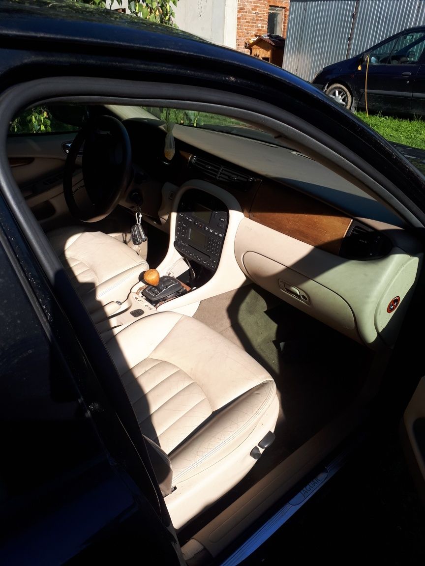 Na części Jaguar x-type 2.5