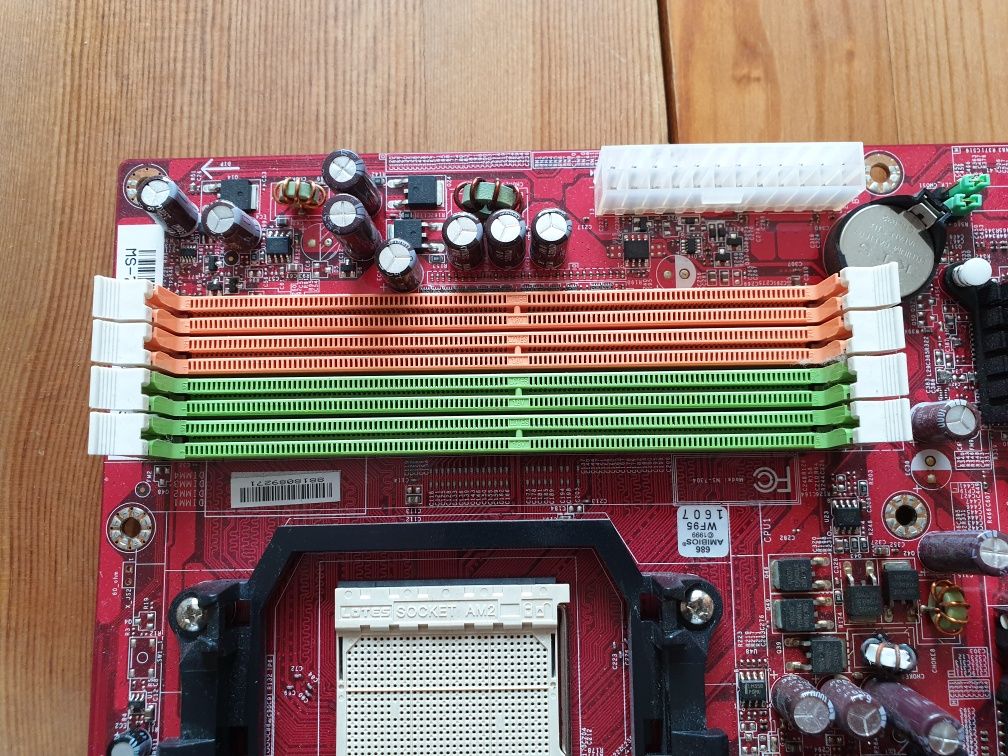 MSI MS-7304 / Płyta główna / Socket AM2 / AM2+ / AMD