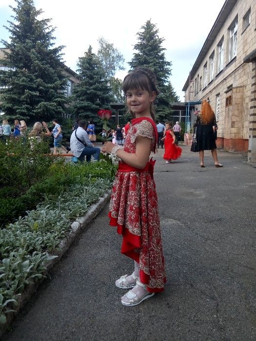 Продам шикарное выпускное платье