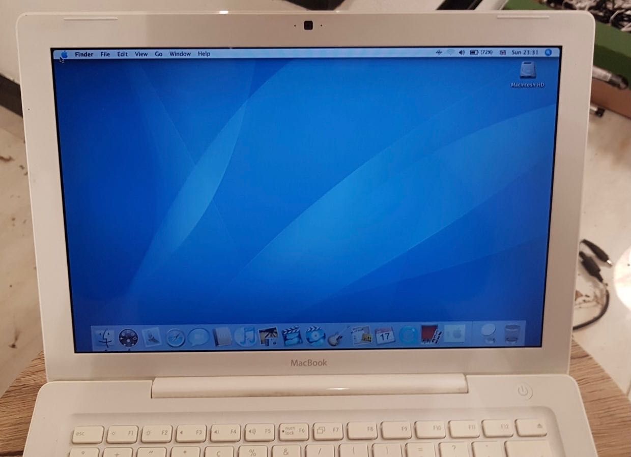 Apple MacBook A1181