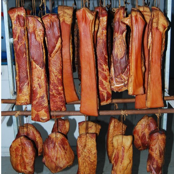 Swojeskie wedliny wiejskie boczek szynka chleb pasztet salseson .