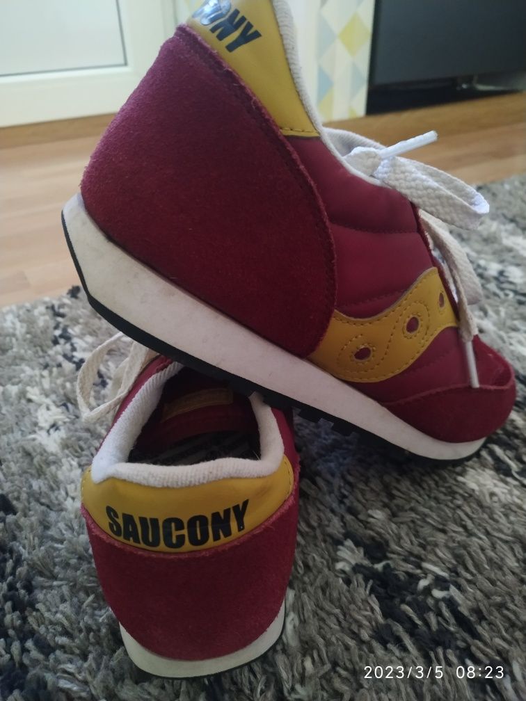 Кросівки фірмові saucony