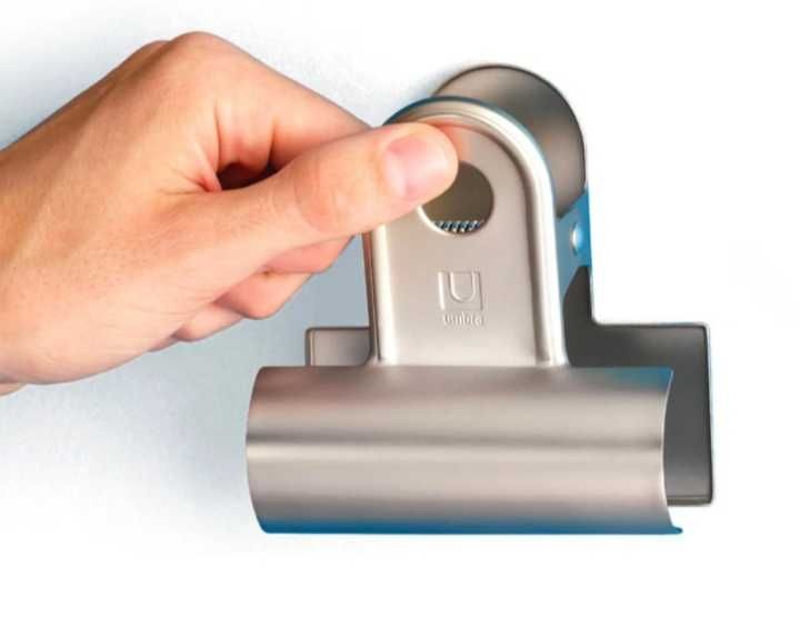 3 Cabides de parede "mola" Umbra. Muito boa condição