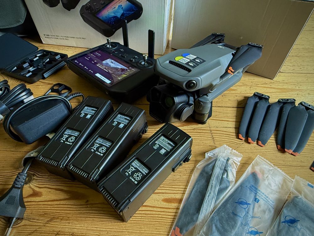 Dron (NOWY!) DJI Mavic 3 Pro - Fly More Combo z RC Pro - plus GRATIS!