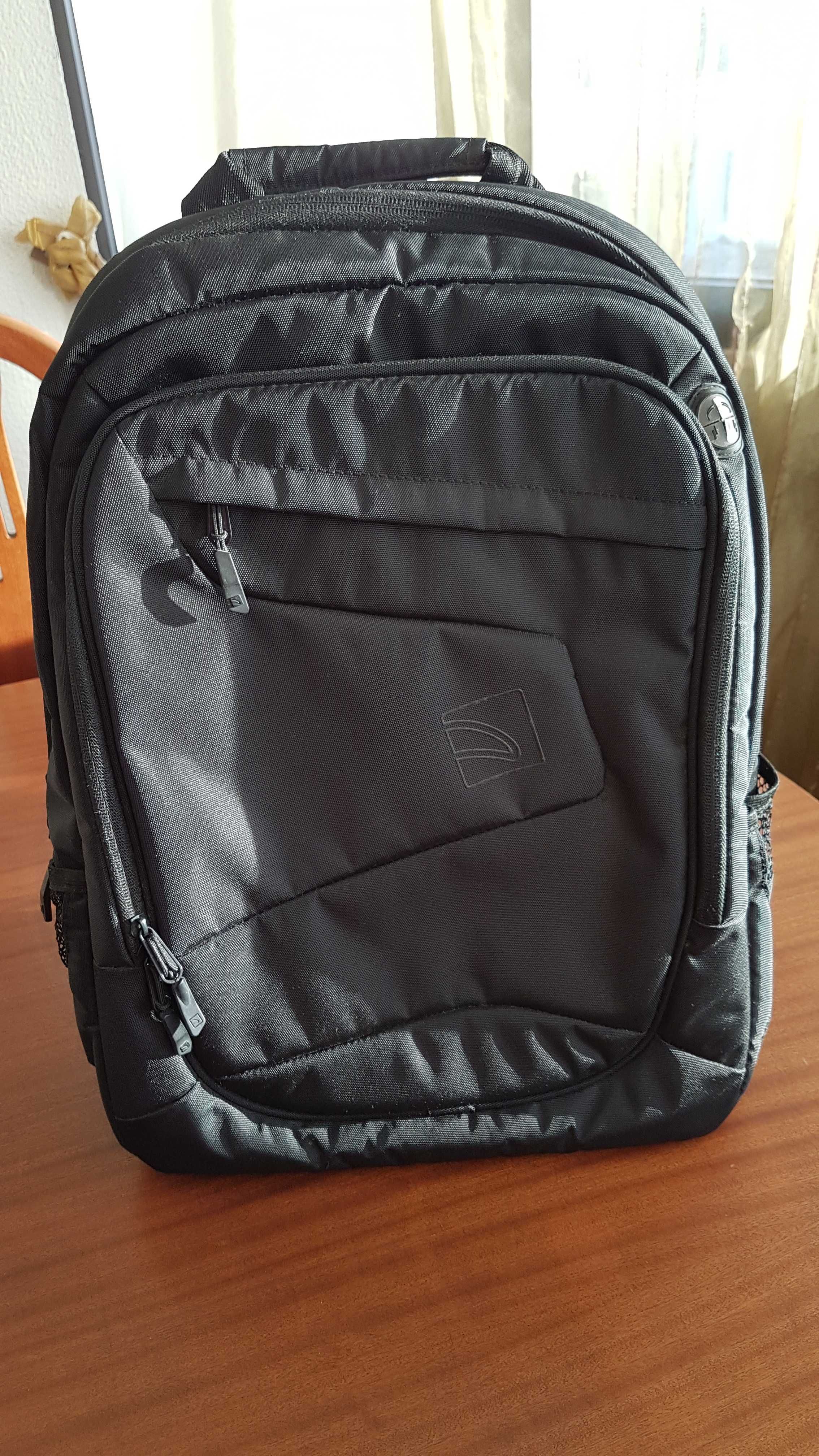 Mochila Tucano Preta 17''