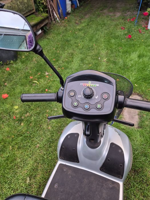 Wózek inwalidzki elektryczny INVACARE LEO
