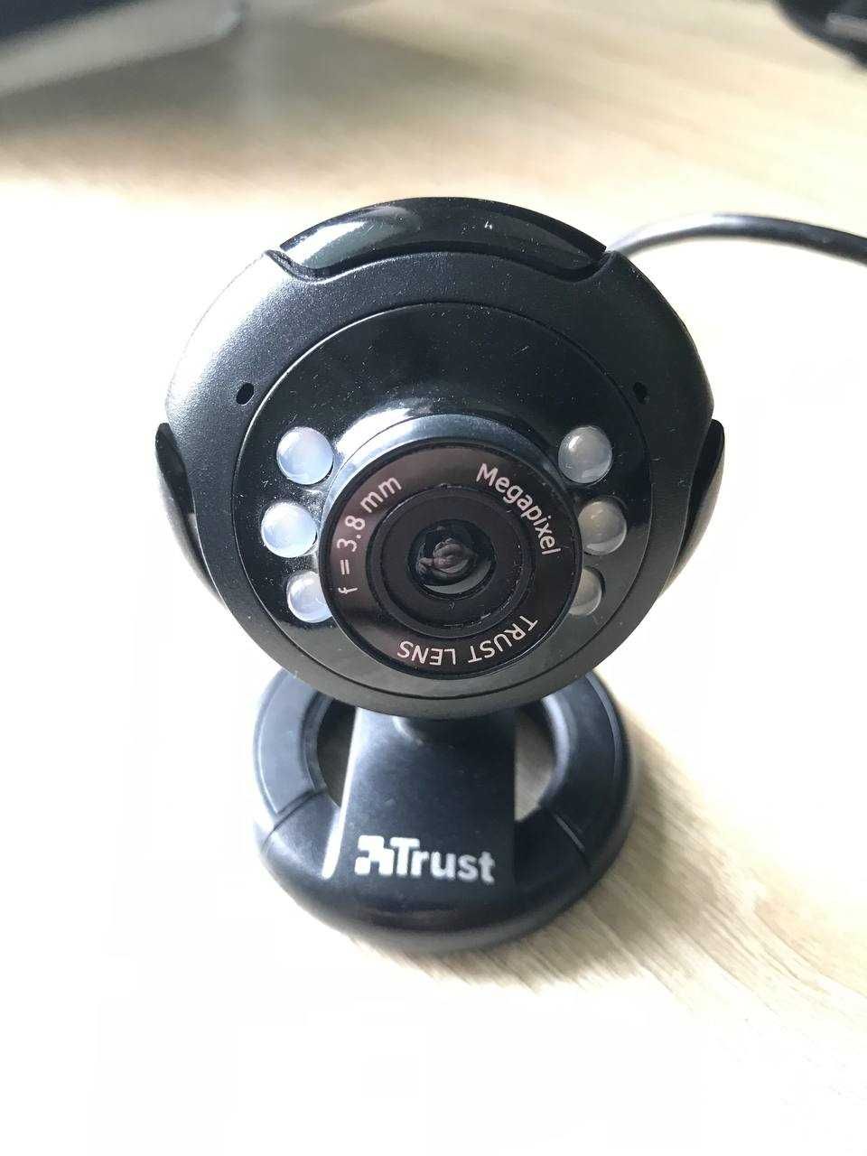 Вебкамера Trust SpotLight Pro Black 1.3 Mp с подсветкой и микрофоном