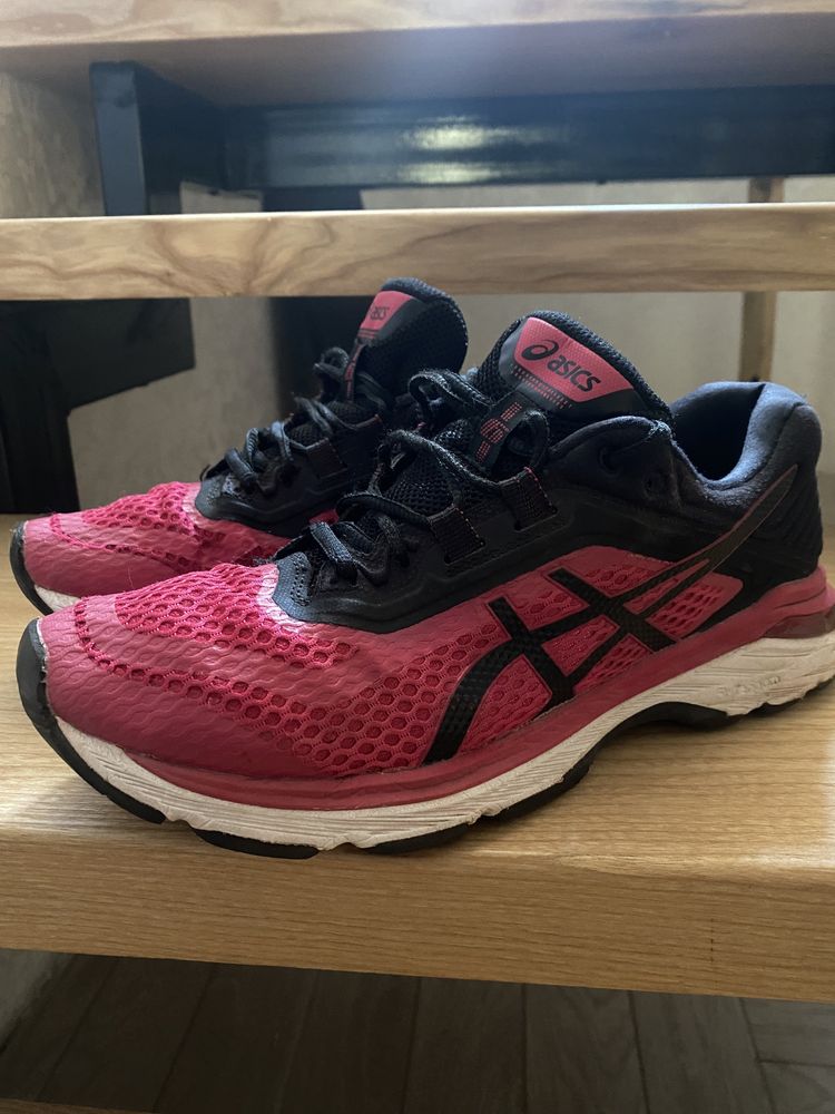 Кросовки ASICS 41.5 як нові