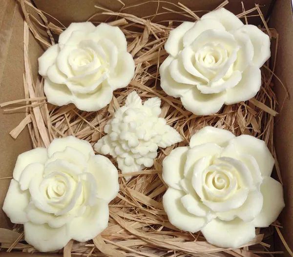 Mini mydełka flowerbox 4 róże i hortensja na prezent w pudełku