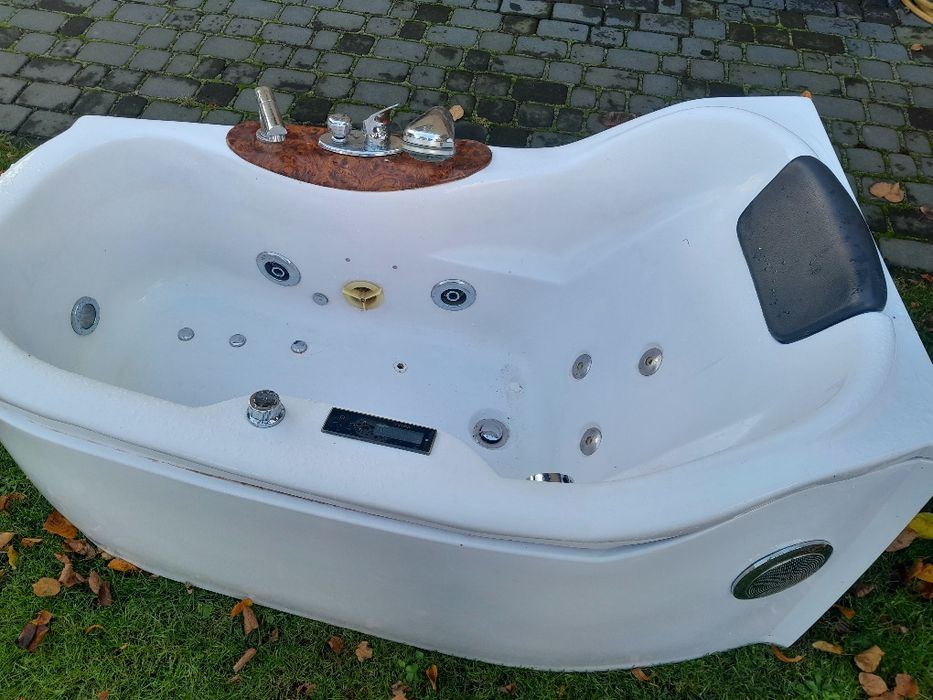 Sprzedam  wannę z hydromasażem 150x 75
