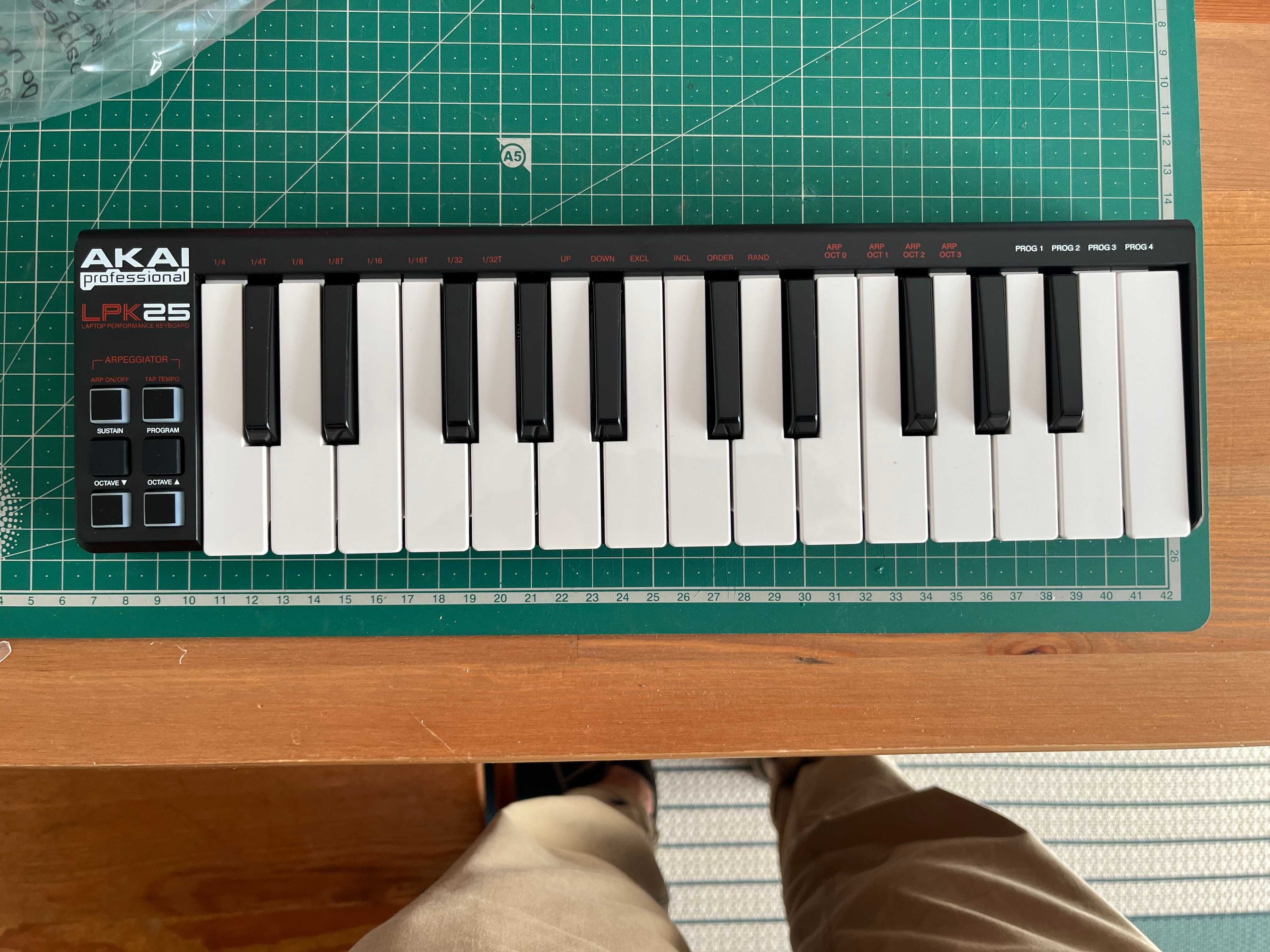 Teclado MIDI AKAI LPK 25