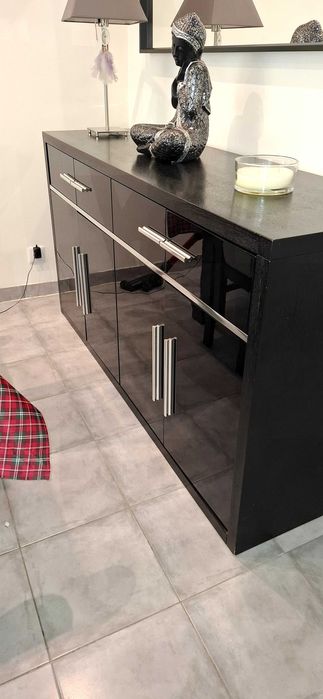 Mesa sala de jantar com aparador e móvel tv