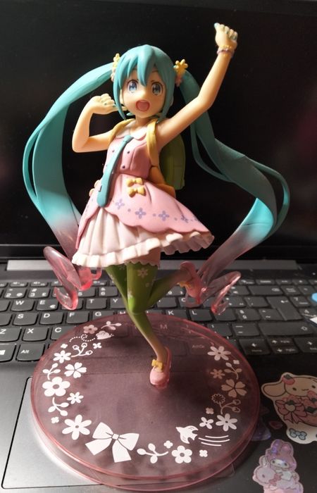 Figura oficial Hatsune miku taito