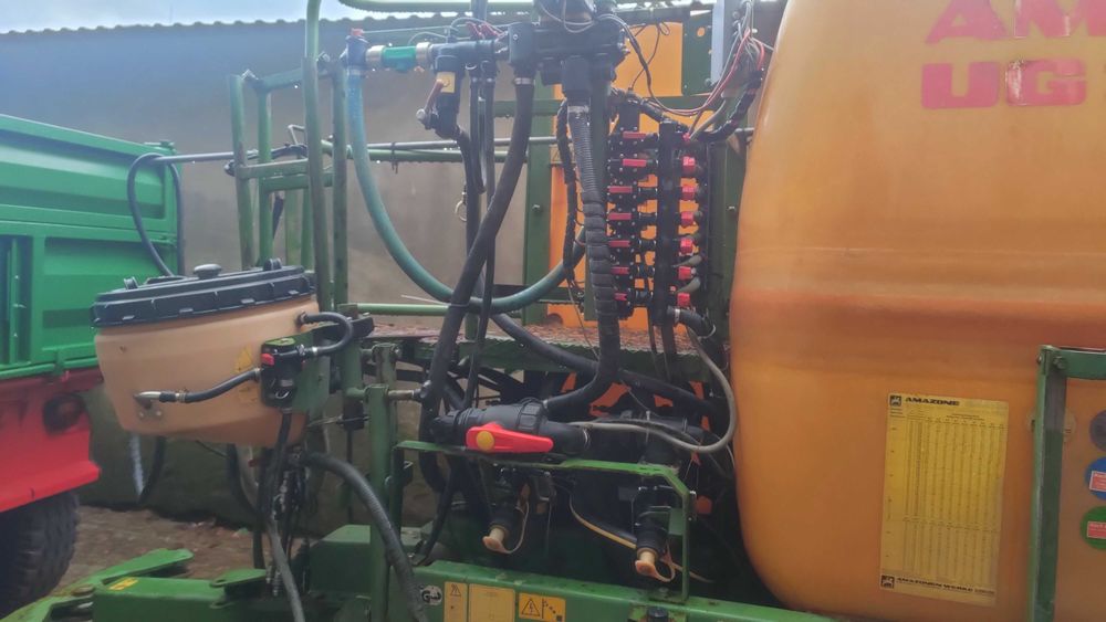 Opryskiwacz ciągany AMAZONE UG 3000 18m. szer.