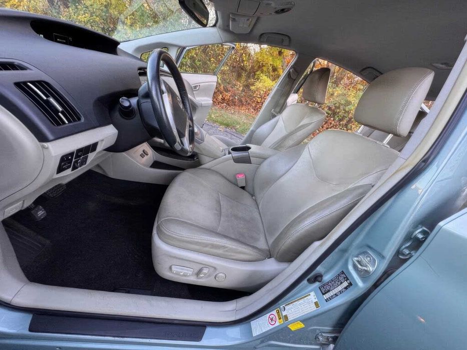 Toyota Prius Five      2013