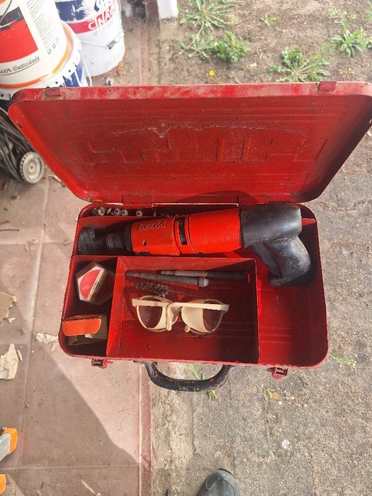 Pistola de pregos Hilti DX400