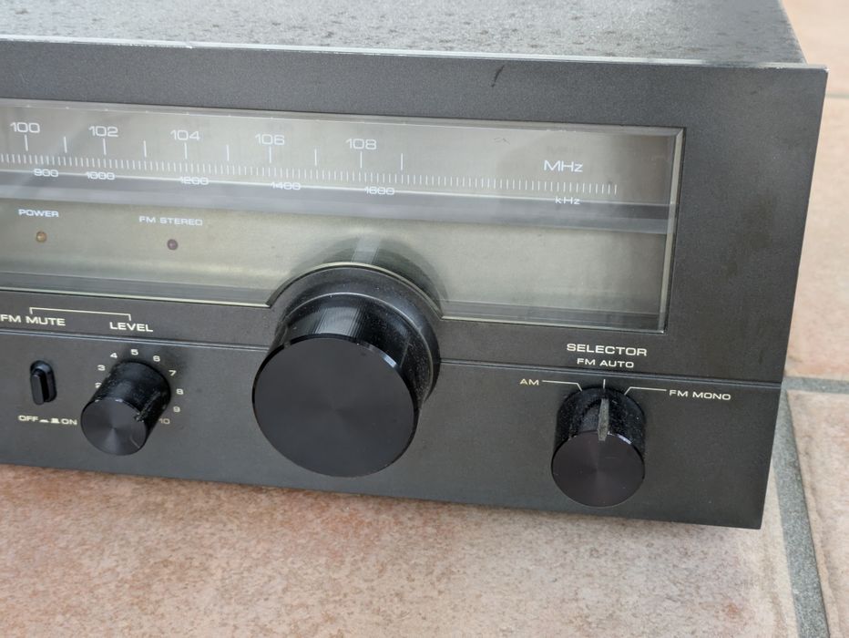 Radio FM AM Tuner stereo Akai AT-2450