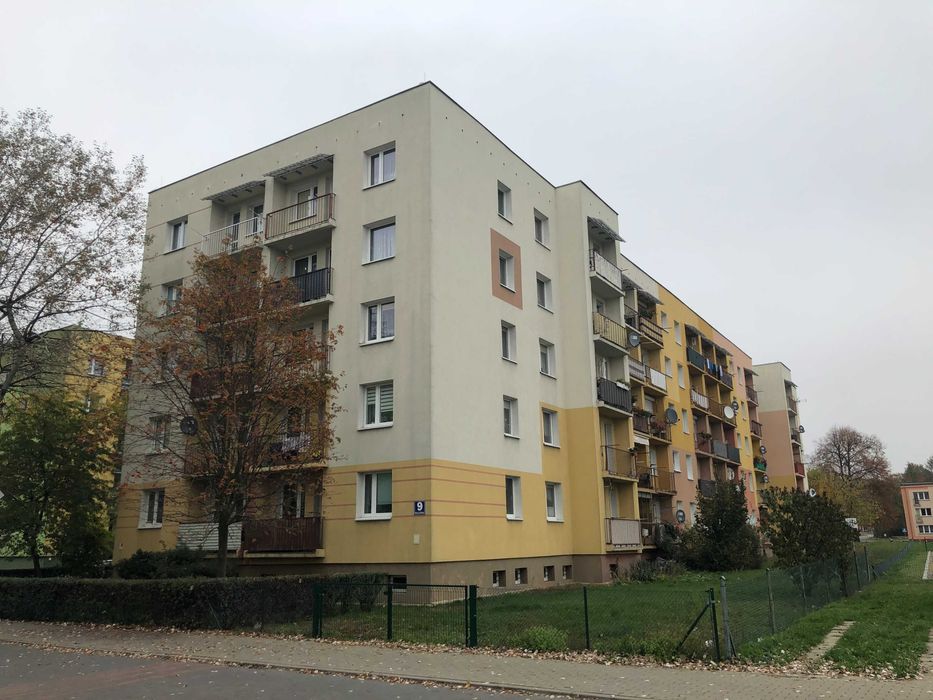 Sprzedam 50 m² dwa pok. + balkon + piwnica + parking za szlabanem