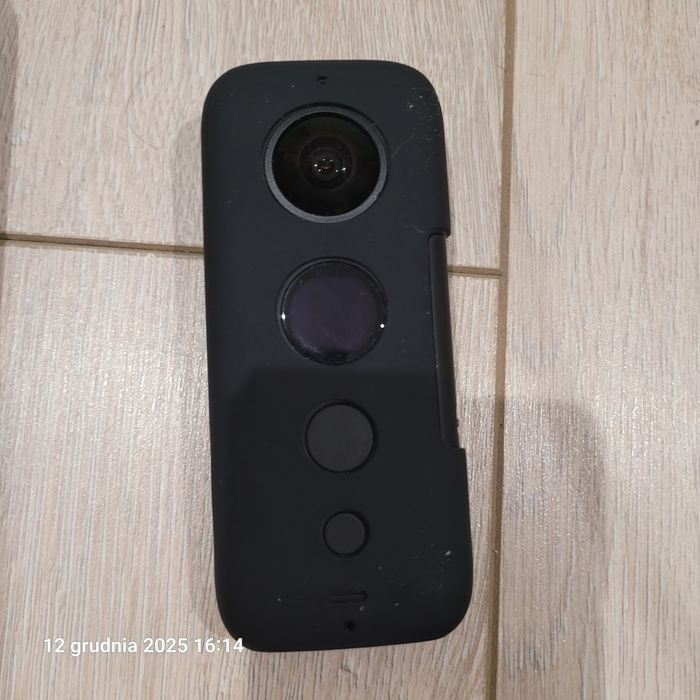 kamera insta 360 x + 2 baterie + etui + kijek