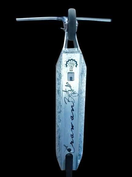 Hulajnoga ETHIC - podpis Bartek Oskroba