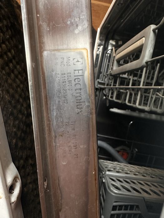 esl66010 electrolux посудомийка