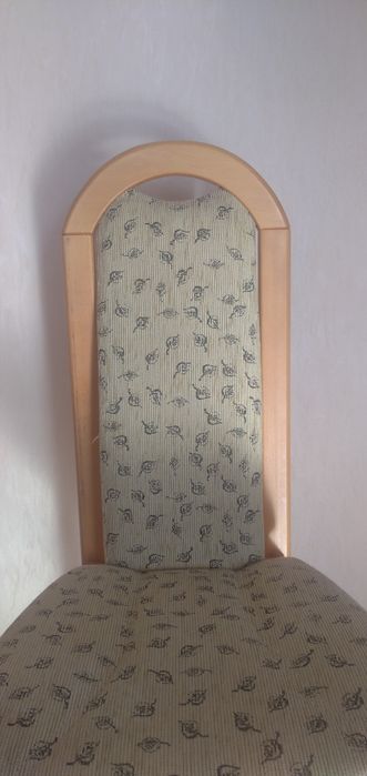 Stół z krzesłami