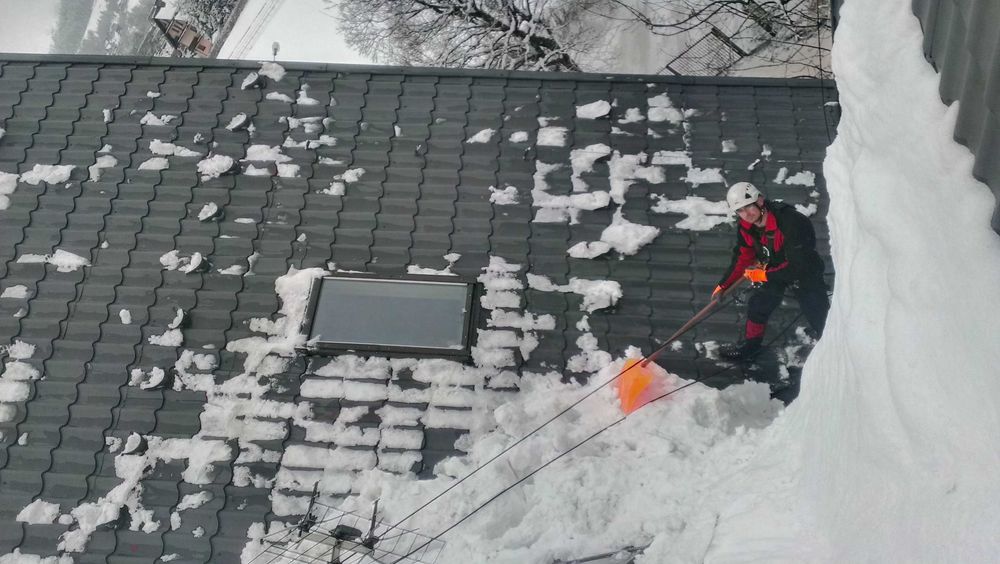 odśnieżanie dachów