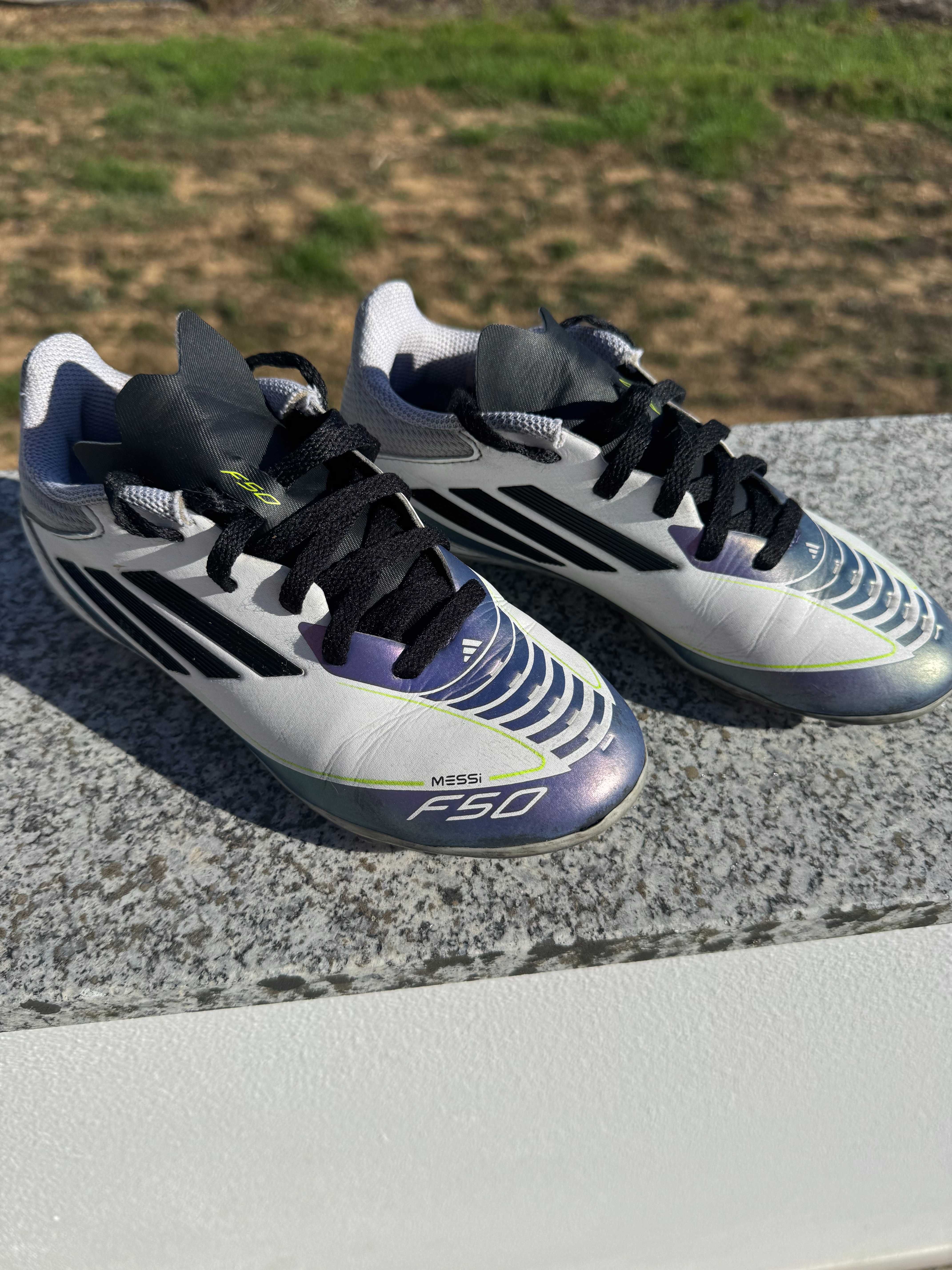 Chuteiras Criança Adidas Messi F50 tamanho 33