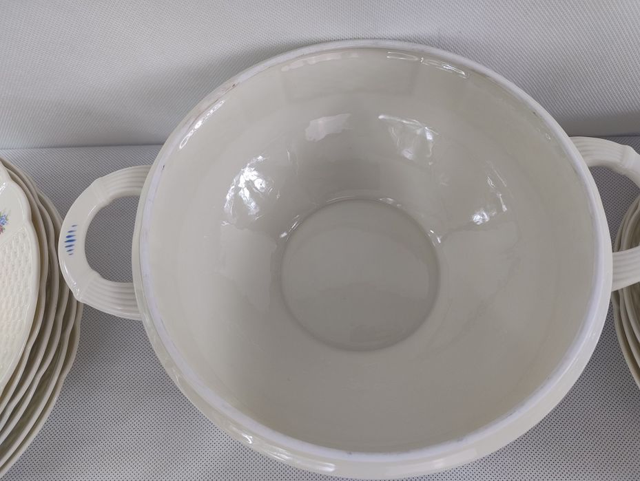 Serwis obiadowy dla sześciu osób.