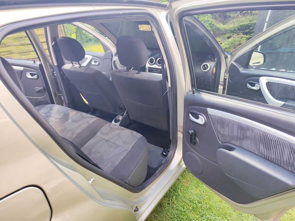Dacia Sandero 1.6 klimatyzacja, salon Polska, pierwszy właściciel