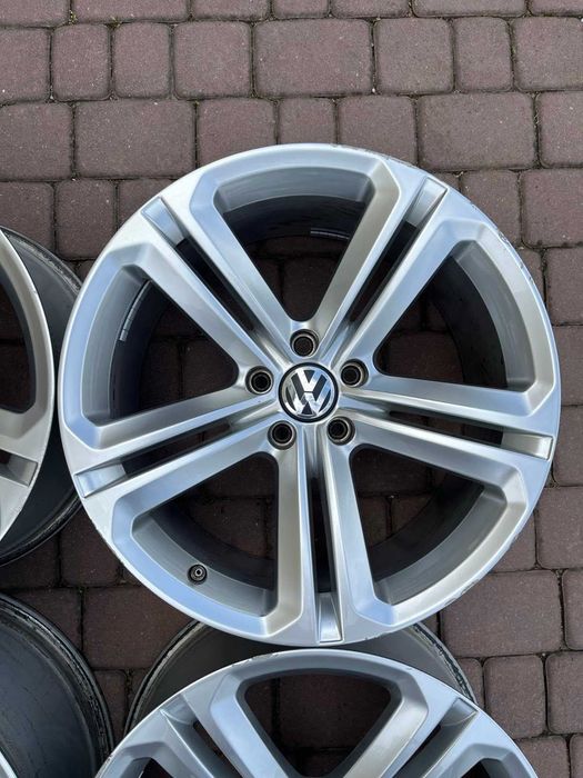 Oryginalne alufelgi Vw 5x112 19 cali Czujniki R-line Mallory Tiguan