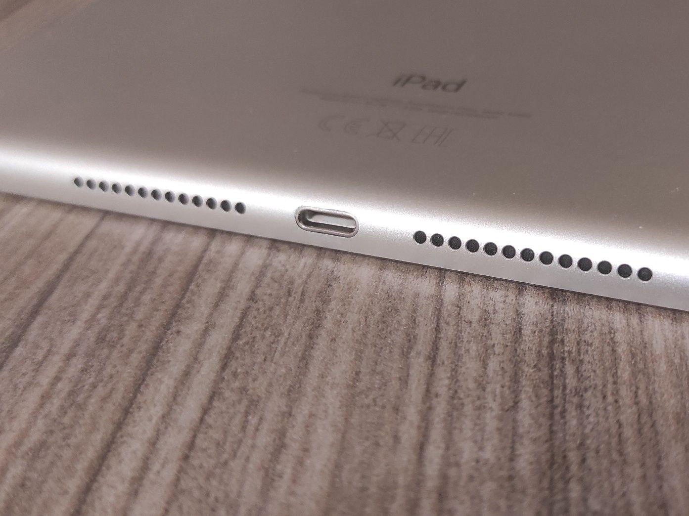 Не робочий Планшет Apple iPad 10.2 9th Gen WiFi 64GB Silver А2602 9Gen