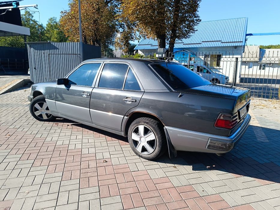 Мercedes-Benz 124
