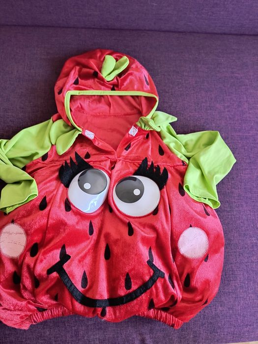 Przebranie truskawki 3-4 lata