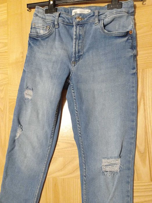 Spodnie z przetarciami dziurami ZARA 152 jeansy