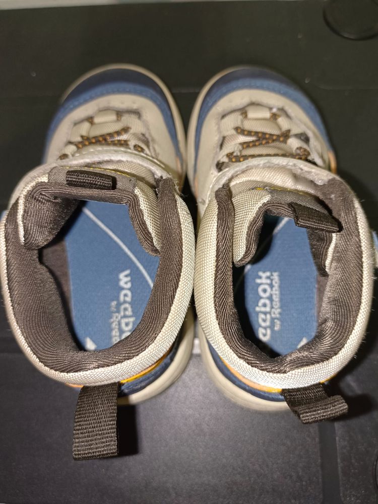 Sapatailhas reebok 22,5 impecáveis