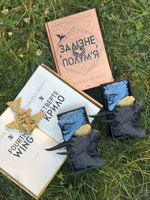 Підпора для книг «Четверте крило»