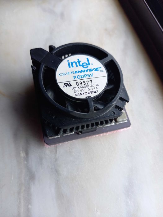 CPU Intel PODP5V83 Pentium Overdrive 83Mhz (raro)