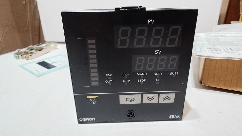Контроллер температуры OMRON E5AK-AA2-500