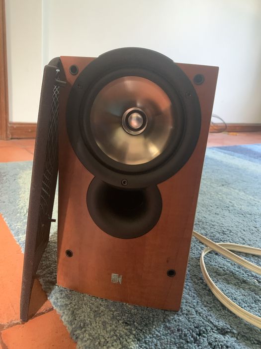 Colunas de som KEF IQ1