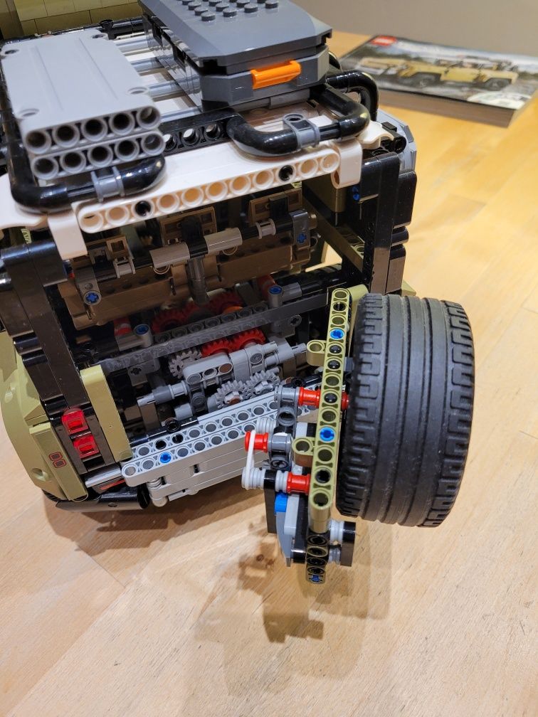 Lego Technic 42110 Land Rover Defender