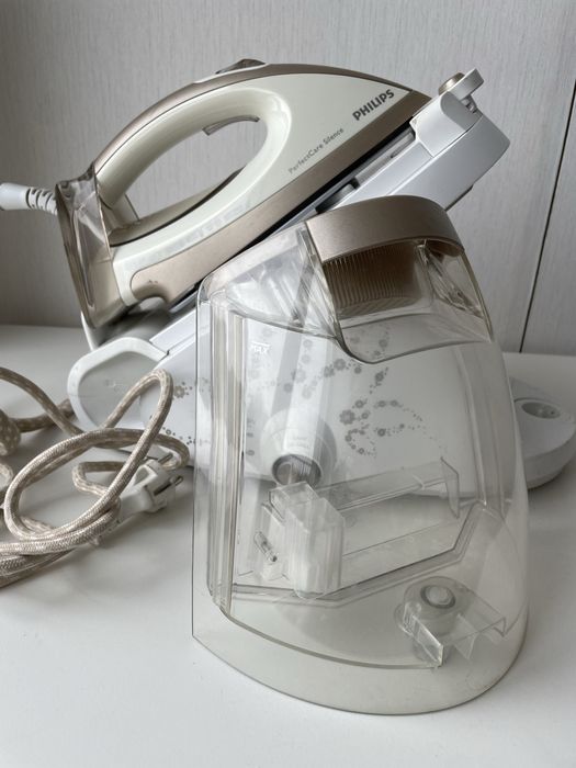Праска парова. Парорегонатор PHILIPS PerfectCare Silense