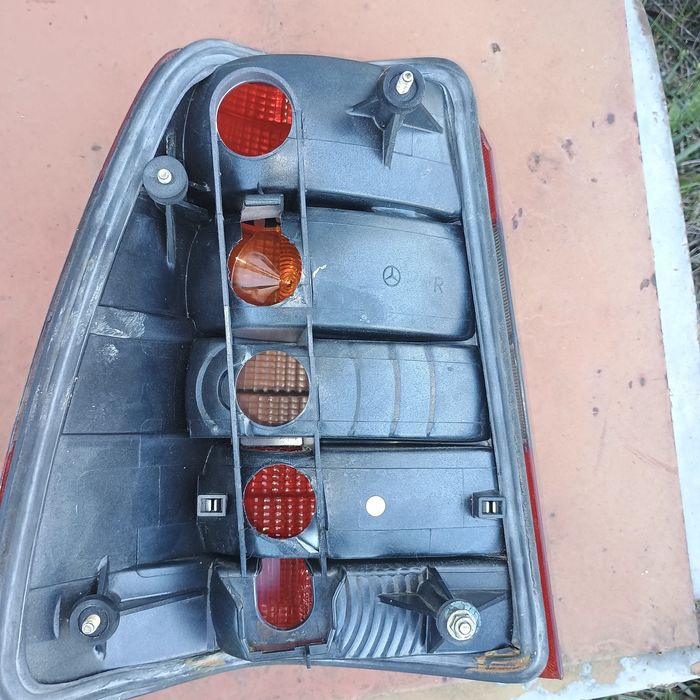 Mercedes W124 kombi tylna lampa ULO dymiona prawa