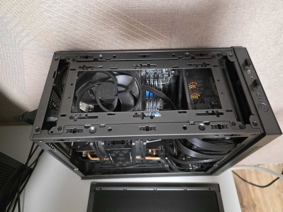 Компютер у невеликому корпусі i5 1400f 32gb ram rx6700xt 16gb 1tb ssd